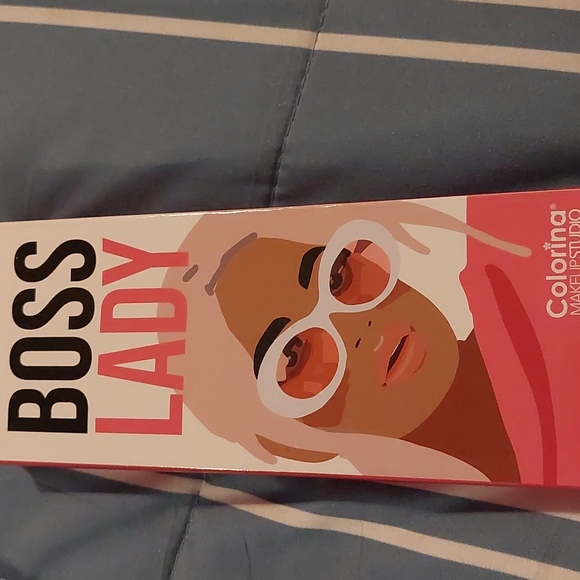 Assorted Makeup - Picture 2 of 9